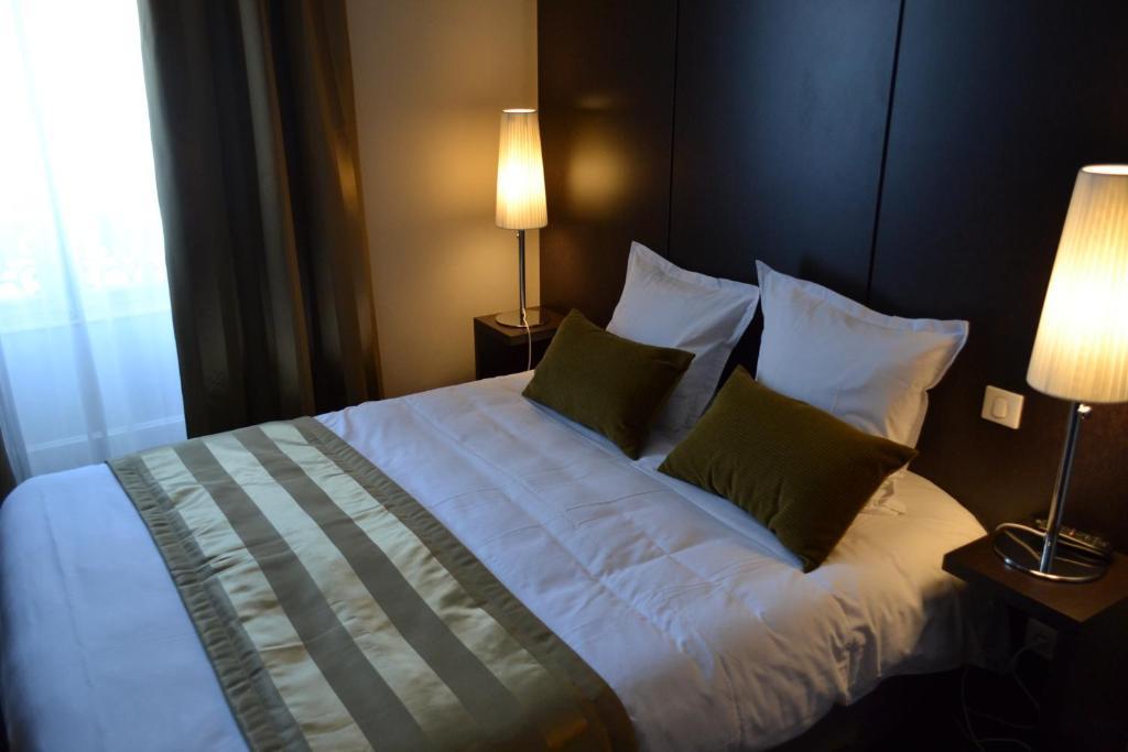 Le Saint-Jacques Hotell Cloyes-sur-le-Loir Rum bild